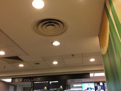 大堂-麦当劳(轻轨曹杨路店)