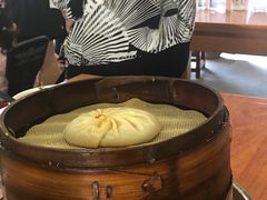 蟹黄汤包-忆秦园小笼包(惠山古镇总店)