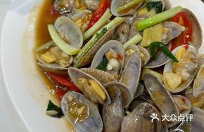 Golden Herb Stir-fried Oil Clams