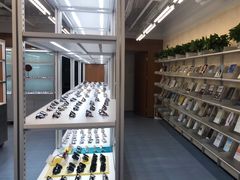 -无奔眼镜·蔡司·依视路授权店(马家堡店)