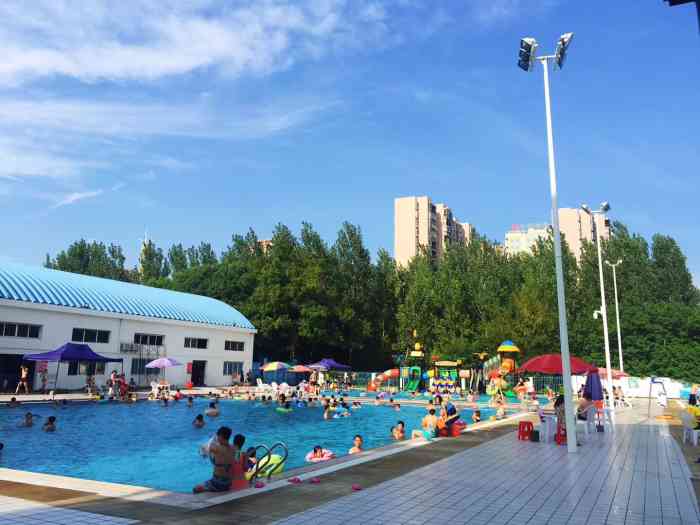 广水市碧水蓝天游泳场-"超级差,老板的服务态度简直无语,她还一直.