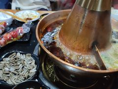 -果松木炭酸菜铜火锅·外婆参鸡汤