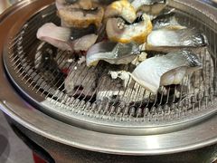 -围炉肉舍•炭烤活鳗•丹东海鲜烤肉(步行街店)