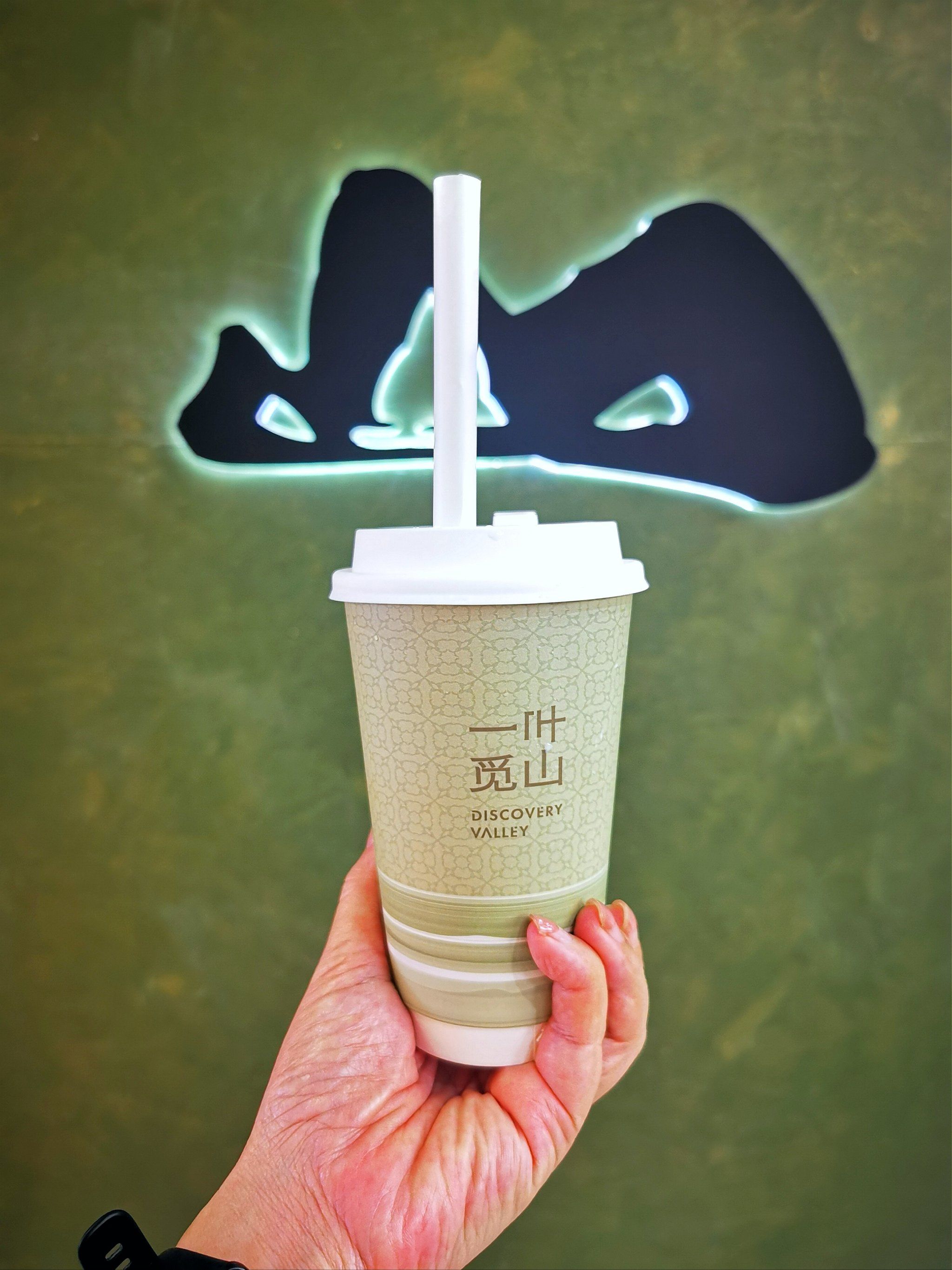 原叶鲜奶茶,杯底白色小珍珠q弹,有嚼劲香香糯糯