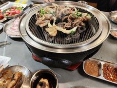 -围炉肉舍•炭烤活鳗•丹东海鲜烤肉(步行街店)