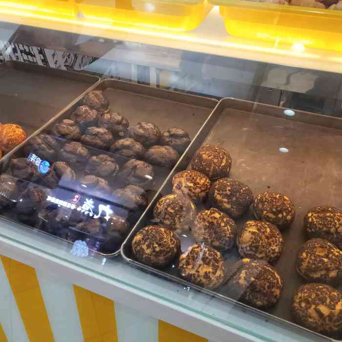 田中先生の泡芙工坊(大商新玛特店)-"[糖果]帮科里姐姐带的泡芙,还不
