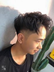 -诗悦发型烫染SALON
