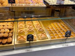 面包甜点陈列柜-三宝村点心连锁(长虹店)