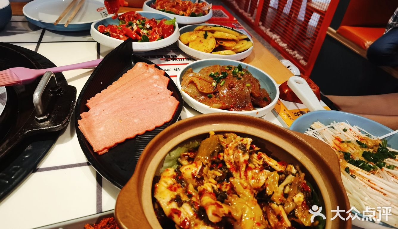 7点多到的还要等位，生意特别好，座无虚席
