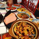 7点多到的还要等位，生意特别好，座无虚席