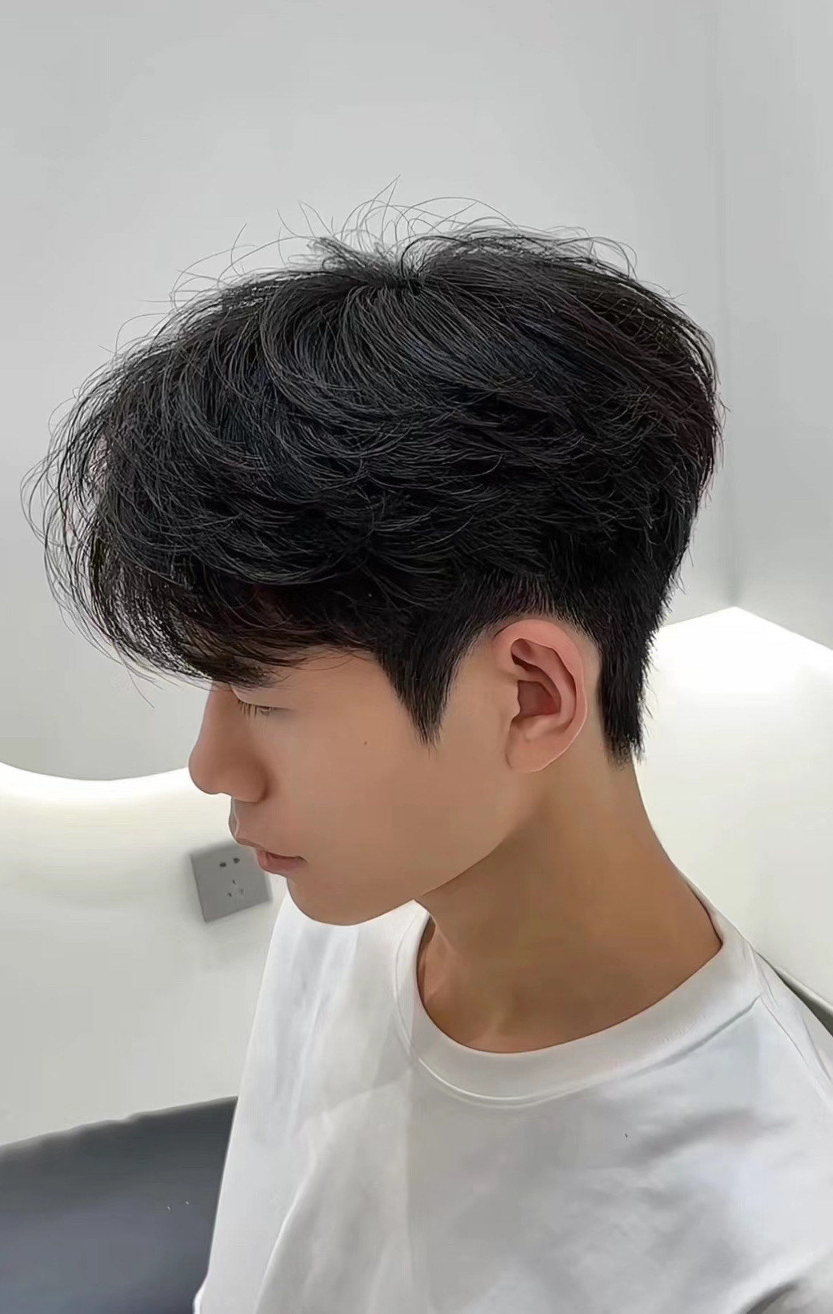 适合发量少的男生发型 男士气垫烫