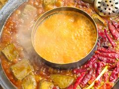 牛油番茄鸳鸯锅-乡当俏老火锅