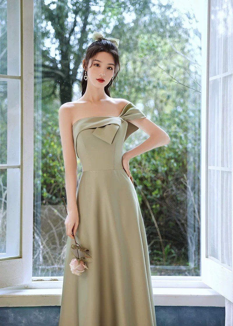 n室内也可以搭配的 质量绝绝子 很高端
集美们冲啊#最美伴娘服