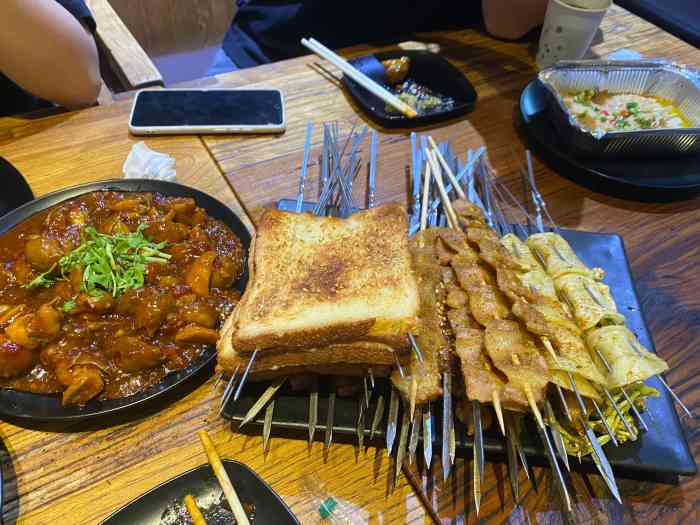 打分 口味环境位置都不错 和小姐妹们一起吃吃烧烤 聊聊天 不错