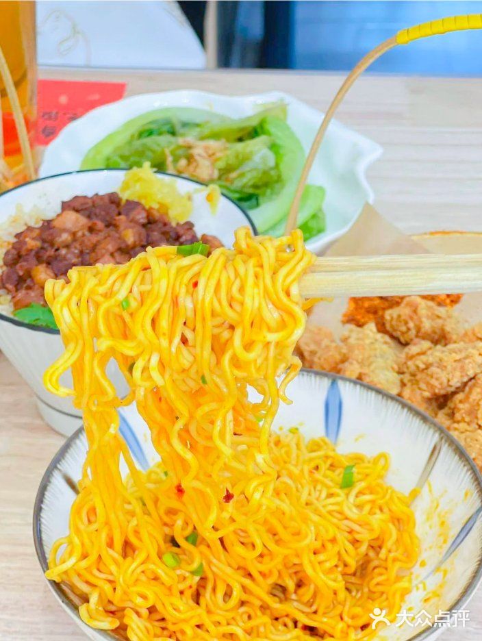 喷香卤肉饭！闽南炸物香晕[大快朵颐]