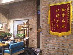 等位区-苹果树下艺术餐厅(宋庄店)