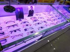 -提一眼镜·蔡司·依视路(小寨店)