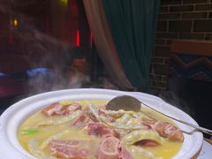 -帅巴人舅母子腊蹄民俗村