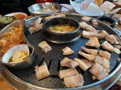 -江南猪肉商会无限续吃(弘大店)