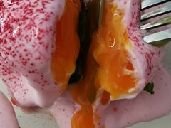 粉粉的班尼迪克蛋-CHILLAX轻乐时(侨建·Hi City店)
