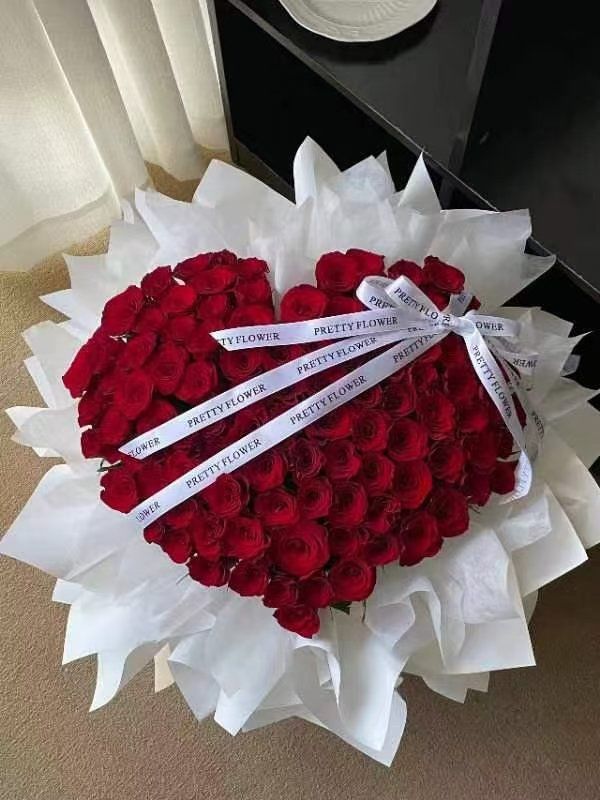 99朵红玫瑰心形花束