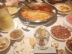 -茅草房·河畔园林火锅