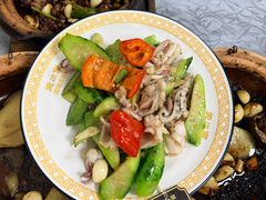 丝瓜炒鲜鱿-天宝食坊·啫啫煲大排档(西华路店)