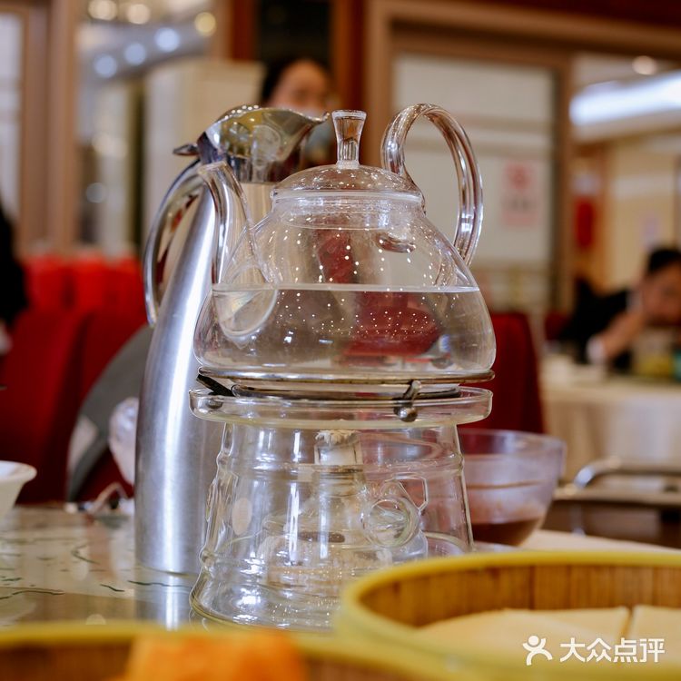 一百元五个人的中式咖啡，有山有水有金鱼