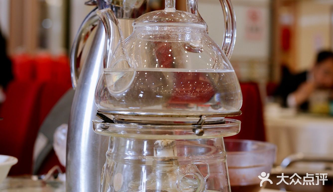 一百元五个人的中式咖啡，有山有水有金鱼