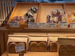 -天井·丑面包搭咖啡