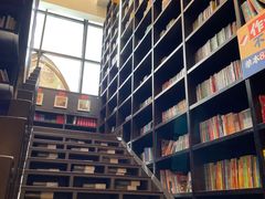 -钟书阁(松江泰晤士小镇店)