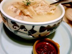 老妈蹄花-桂满陇·蟹黄小笼汤包(中山公园店)