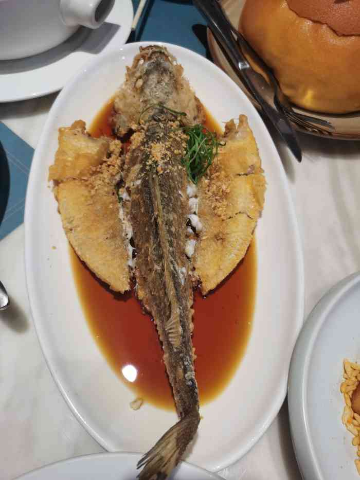 鹿桃·新粤菜(益田假日店)-"总体感觉都不错,黑曜石充满光泽很漂亮;杏