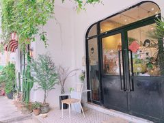 -彳亍咖啡·这里(水湾路店)
