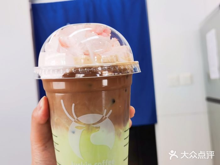 luckincoffee瑞幸咖啡(西科大西门店)抹茶少女樱拿铁图片