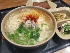 -亮亮面馆(经六路店)