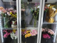 -何兮花店·气球派对鲜花店(马桥银春路万科城店)