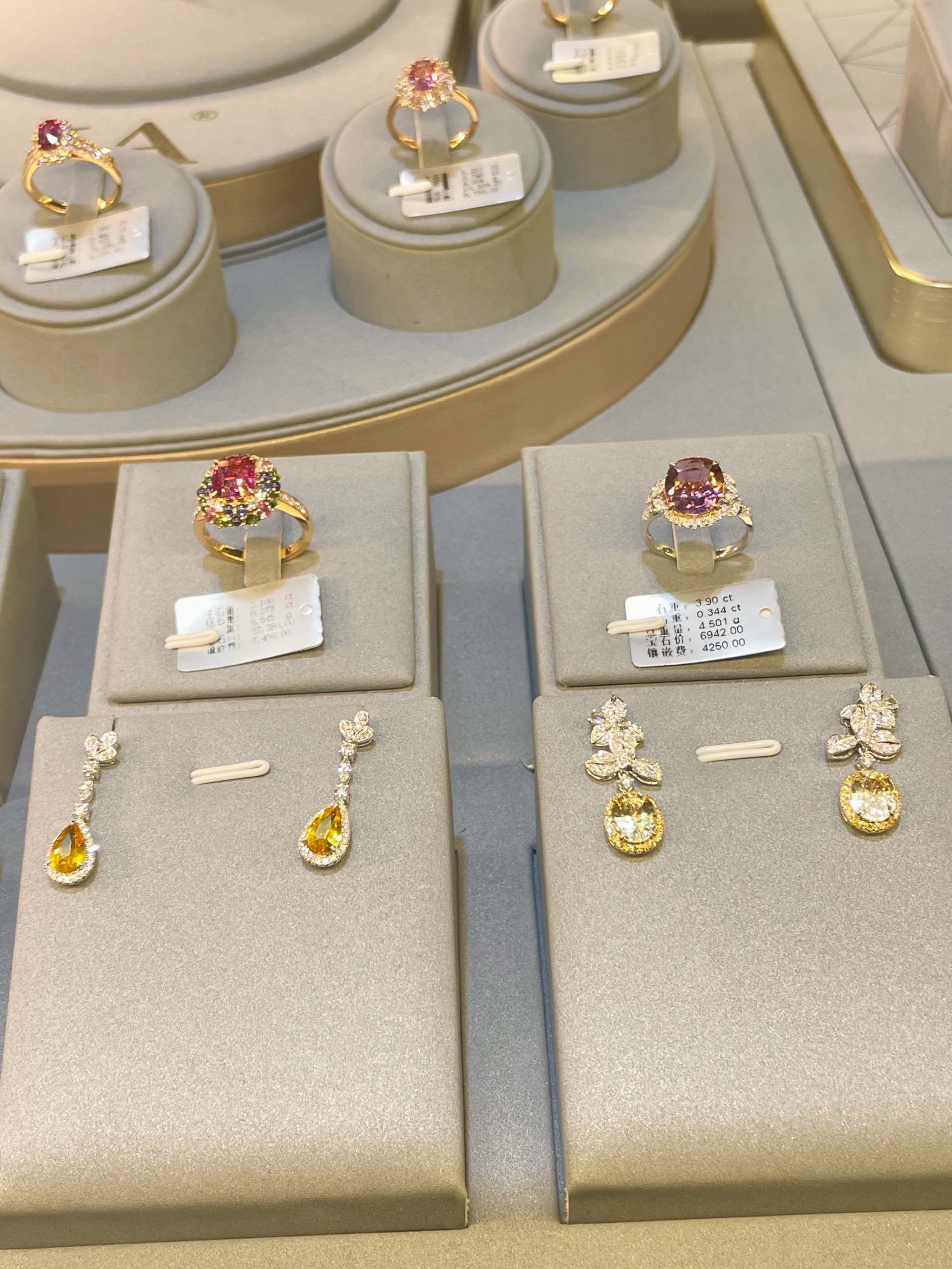彩色宝石饰品图片及价格大全(彩色宝石饰品图片及价格大全集) 第2张