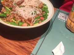 小鲜肉米线-八月美食小馆(银泰城总店)