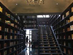 -钟书阁(松江泰晤士小镇店)