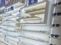 -美式眼镜·授权蔡司.依视路.尼康.豪雅.明月(南翔印象城店)