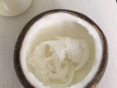 -志龙皇冠吃货椰子铺