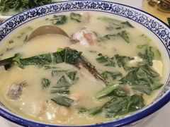 泥猛芥菜豆腐汤-五谷芳乳鸽王(海景店)