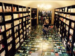 -钟书阁(松江泰晤士小镇店)