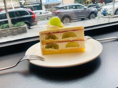 葡萄树莓酱奶油蛋糕-black rainbow coffee