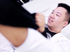 -菠萝格斗巴西柔术训练馆