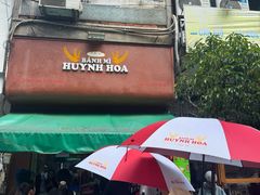 -Bánh Mì Huynh Hoa