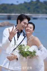 -现代经典婚纱摄影