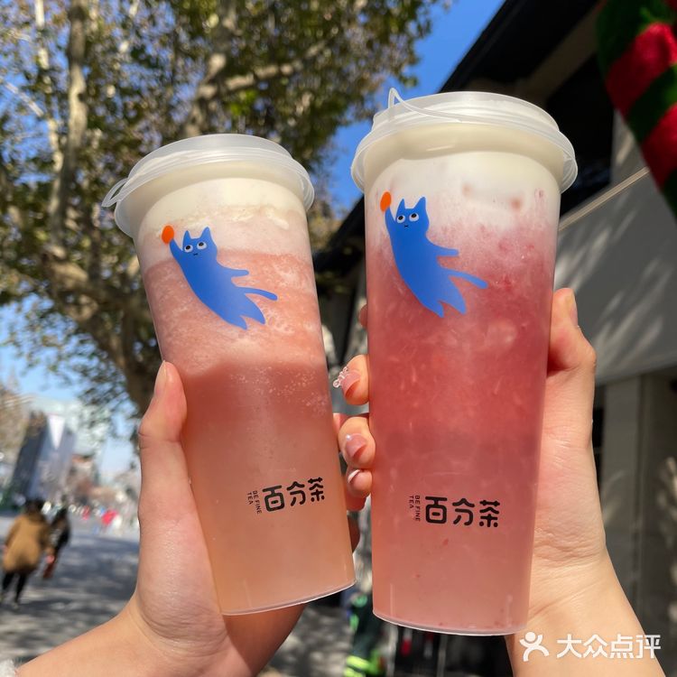 带了一杯栗子奶奶去西湖边喝～
栗子泥➕麻薯打底➕鲜奶油