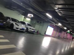 -新中关大厦·停车场
